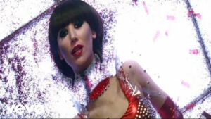 Yeah Yeah Yeahs "Heads Will Roll"